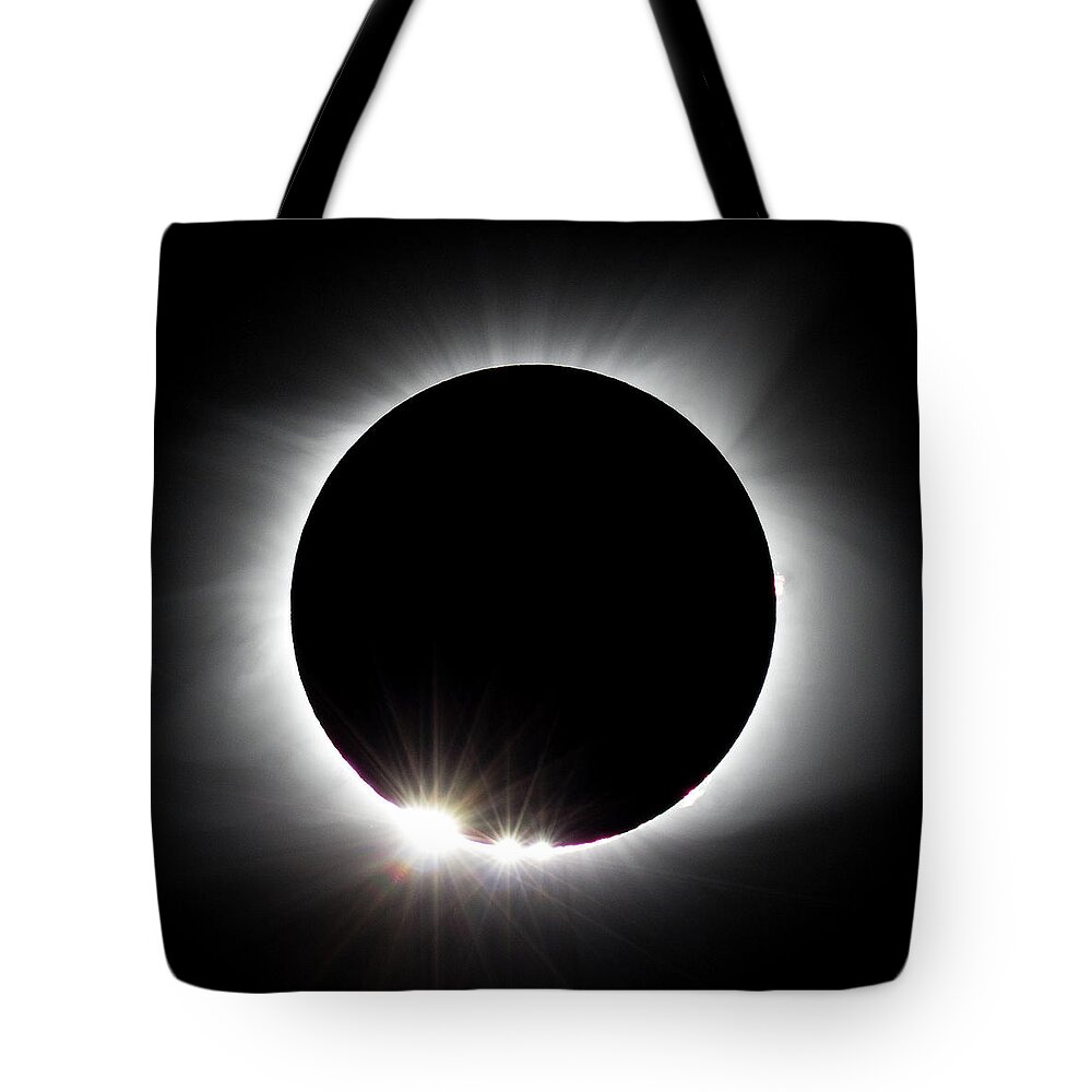 Solar Eclipse Tote Bag featuring the photograph Baily's Beads by David Beechum