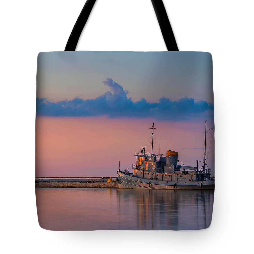 Sunset Tote Bag featuring the photograph Golden Sunset by Rod Best