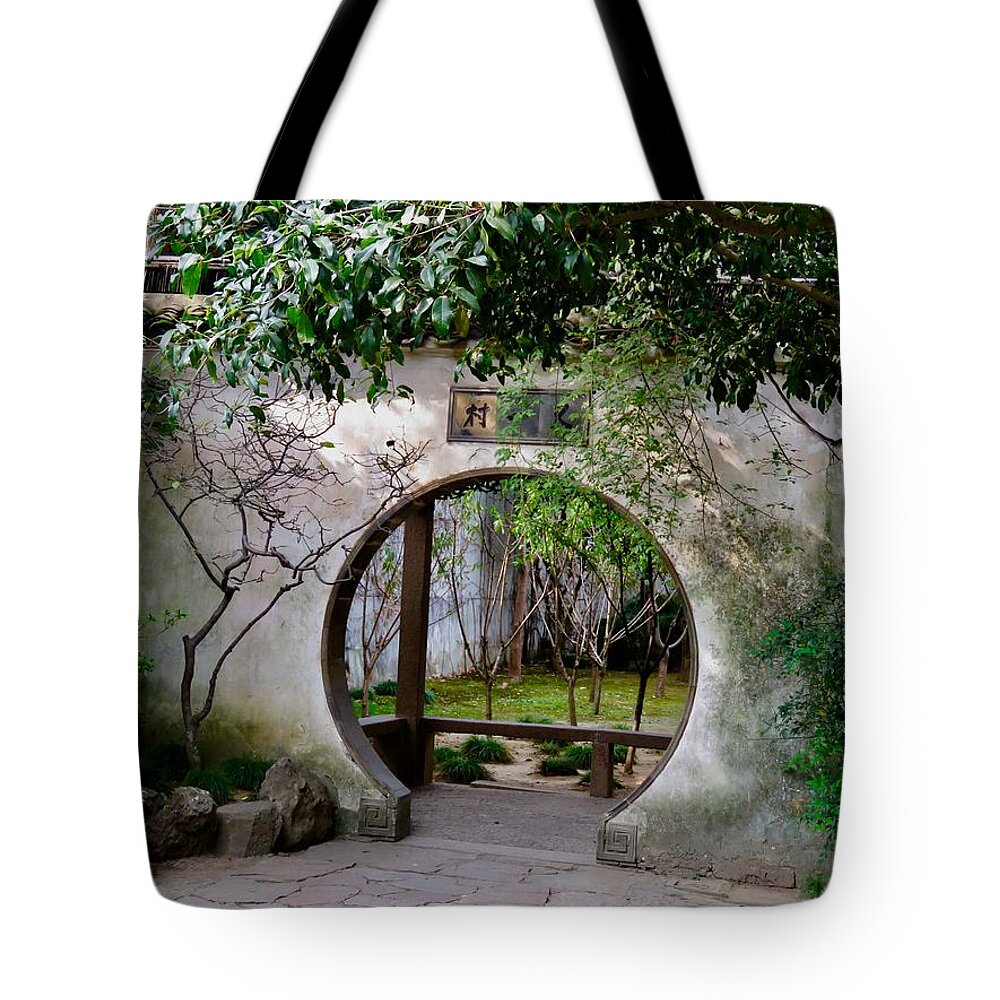 China Tote Bag featuring the photograph Happy Family #2 by Kerry Obrist