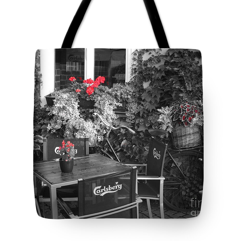 Restaurant Tote Bag featuring the photograph RED by Thomas Schroeder