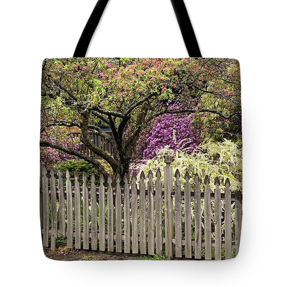 East Dover Vermont Tote Bag featuring the photograph Spring Colors #1 by Tom Singleton