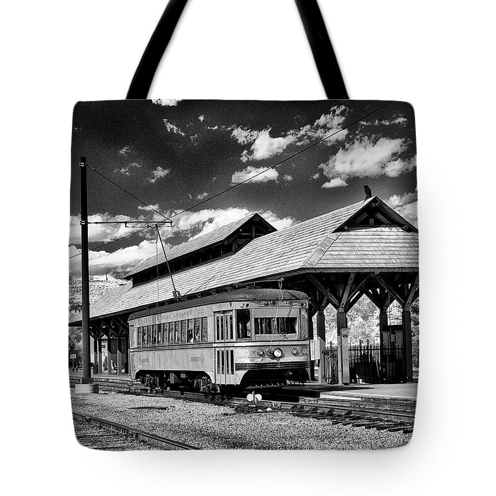 Dir-rr-0562-b Tote Bag featuring the photograph Philadelphia Trolley #1 by Paul W Faust - Impressions of Light