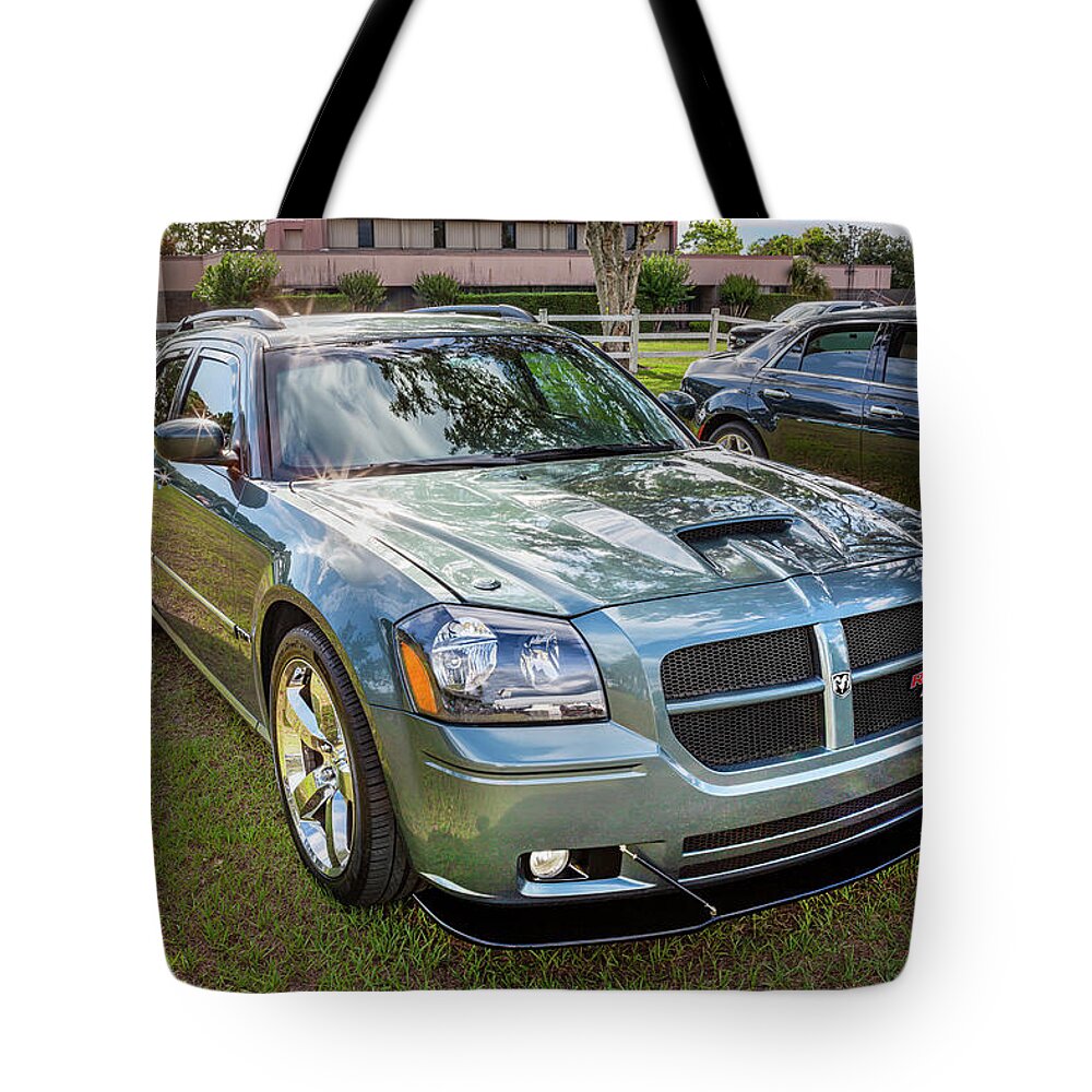 2006 Dodge Magnum Rt Tote Bag featuring the photograph 2006 Dodge Magnum RT X100 by Rich Franco