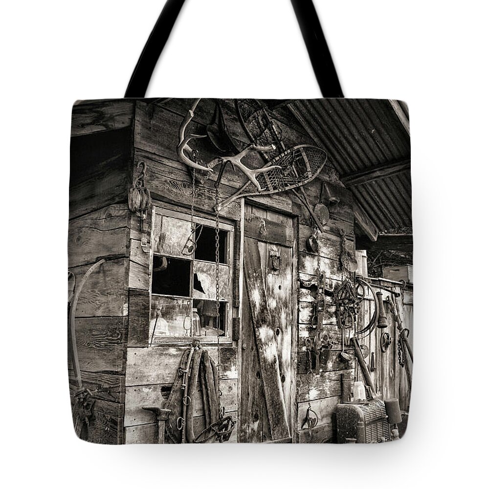 Cabin Tote Bag featuring the photograph Abandoned by Sally Bauer
