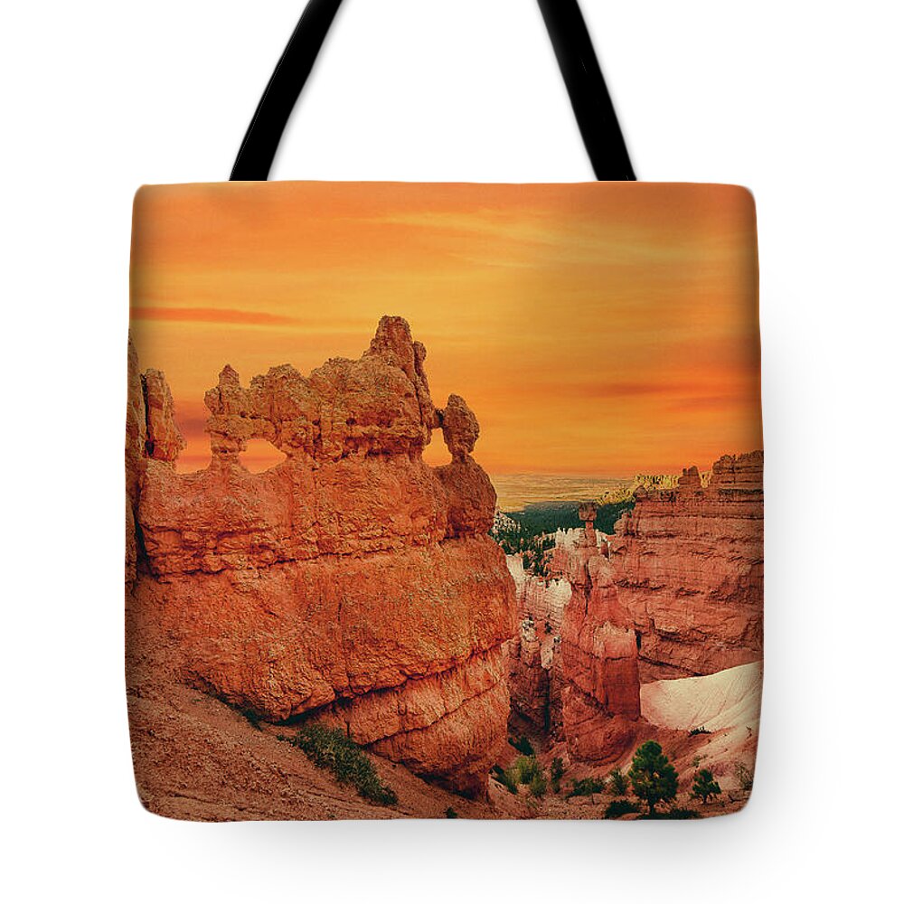 Bryce Canyon Tote Bag featuring the photograph Aglow in Bryce Canyon. by Jerry Cahill