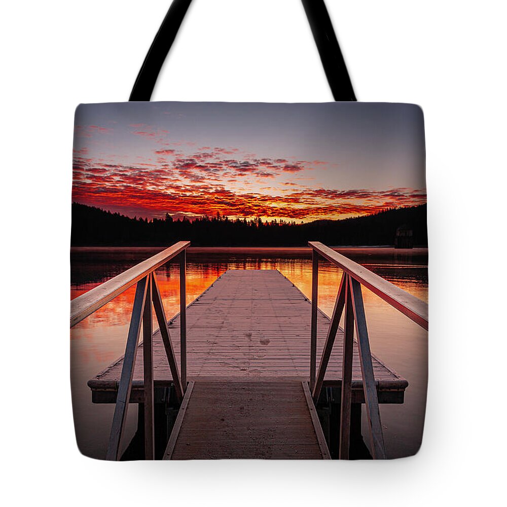 Sunrise Tote Bag featuring the photograph Almanor Dawn by Mike Lee