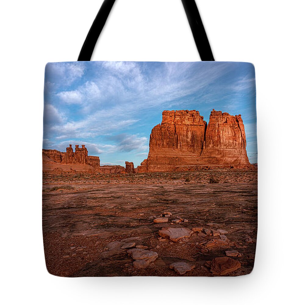 Arches Tote Bag featuring the photograph Arches Courthouse - Early Morning by Kenneth Everett