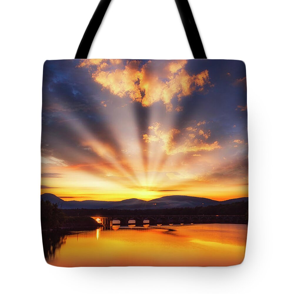 Ashokan Reservoir Tote Bag featuring the photograph Ashokan Reservoir Sunset by Susan Candelario