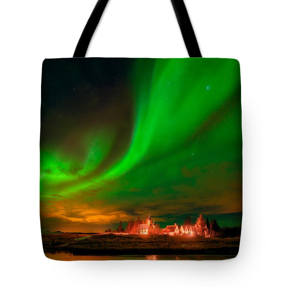 Aurora Tote Bag featuring the photograph Aurora Show by Henry w Liu