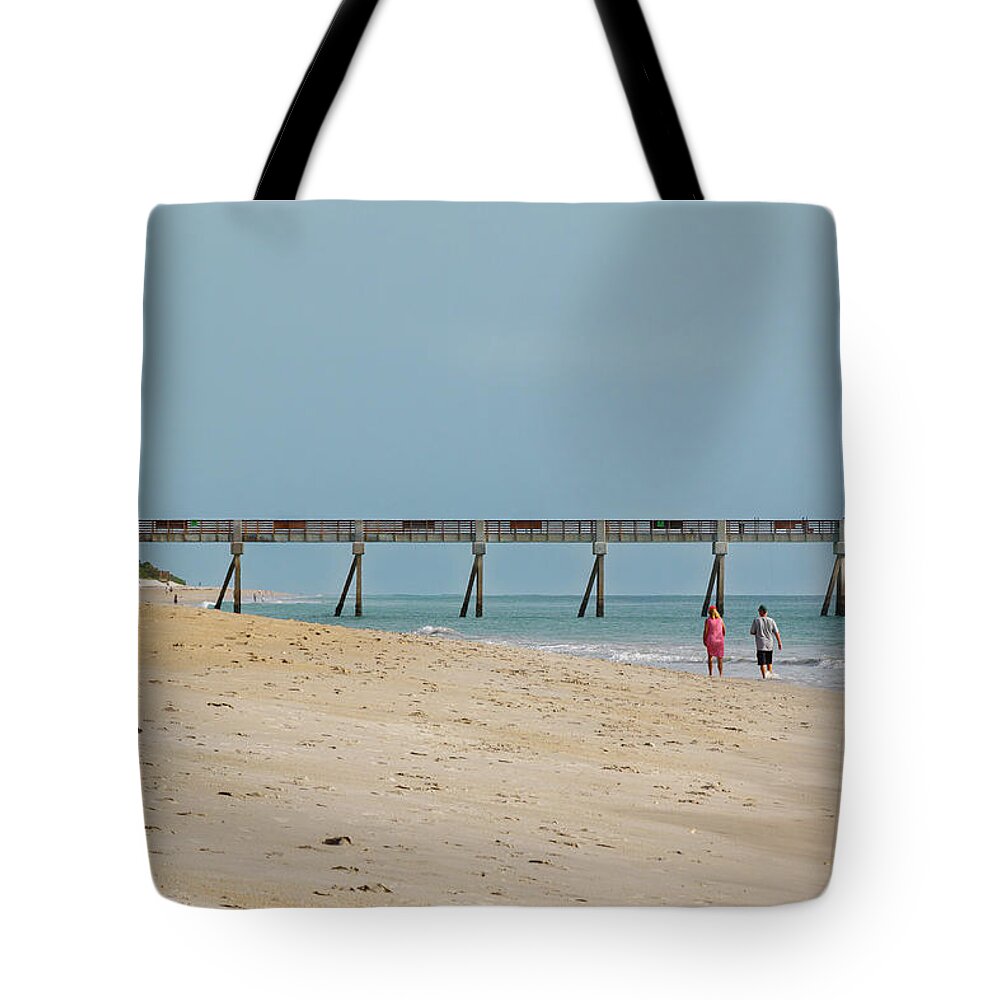 Beach Tote Bag featuring the photograph Beautiful Morning by Les Greenwood
