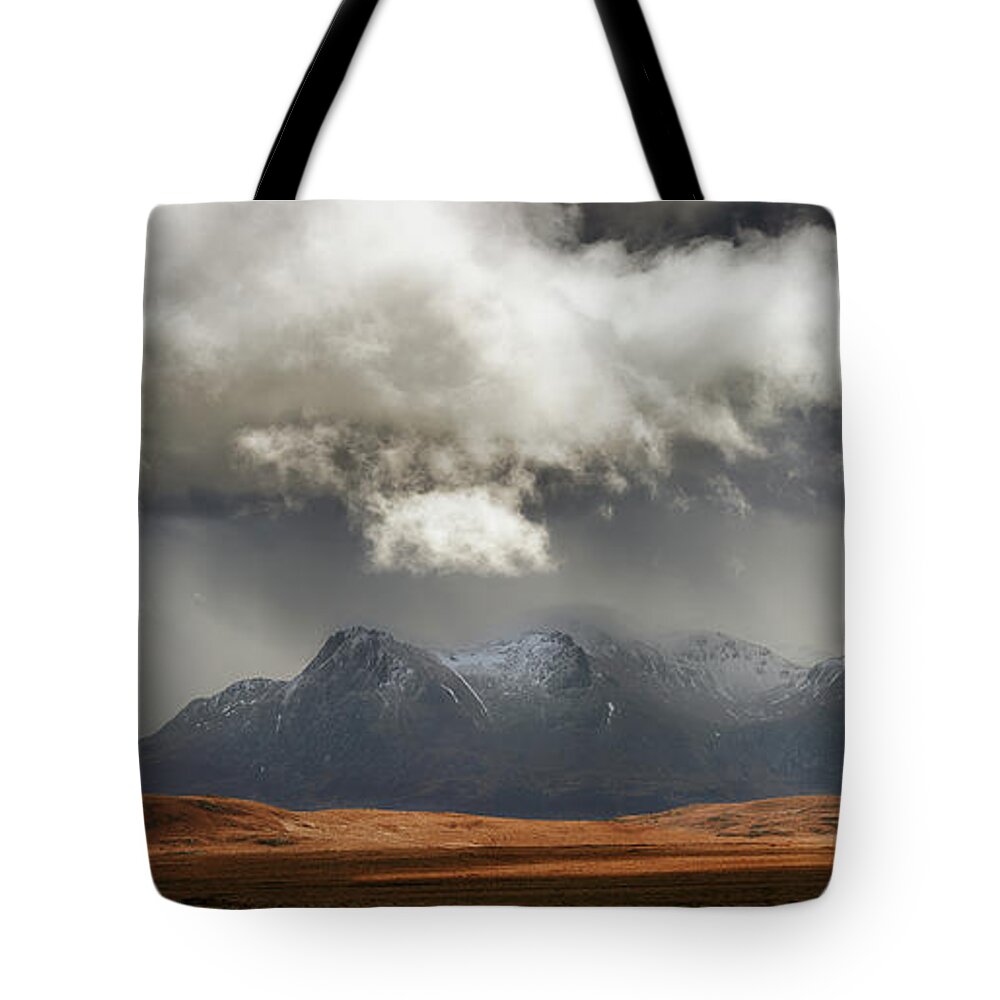 Ben Loyal Tote Bag featuring the photograph Ben Loyal Panorama by Grant Glendinning