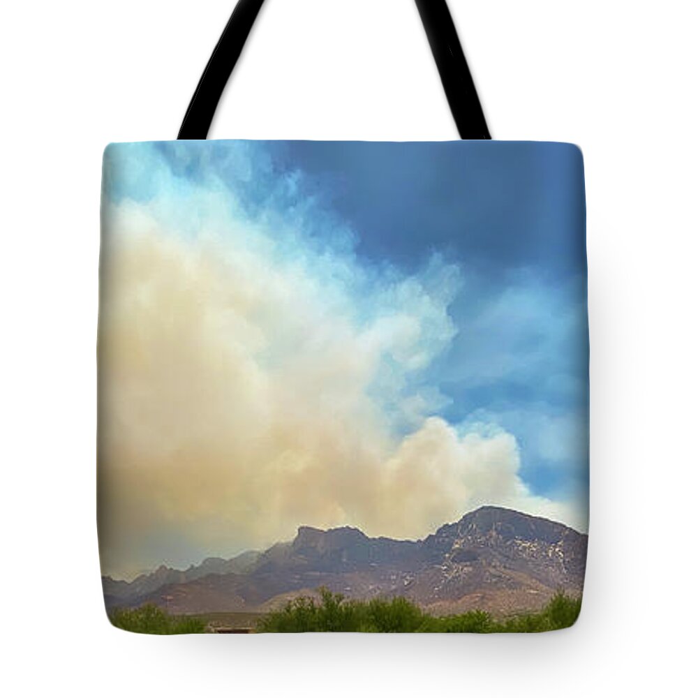 Bighornfire Tote Bag featuring the photograph Bighorn Fire p113433 by Mark Myhaver