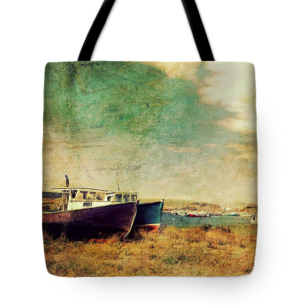 Grunge Tote Bag featuring the photograph Boat Dreams on a Hill by Tracy Munson