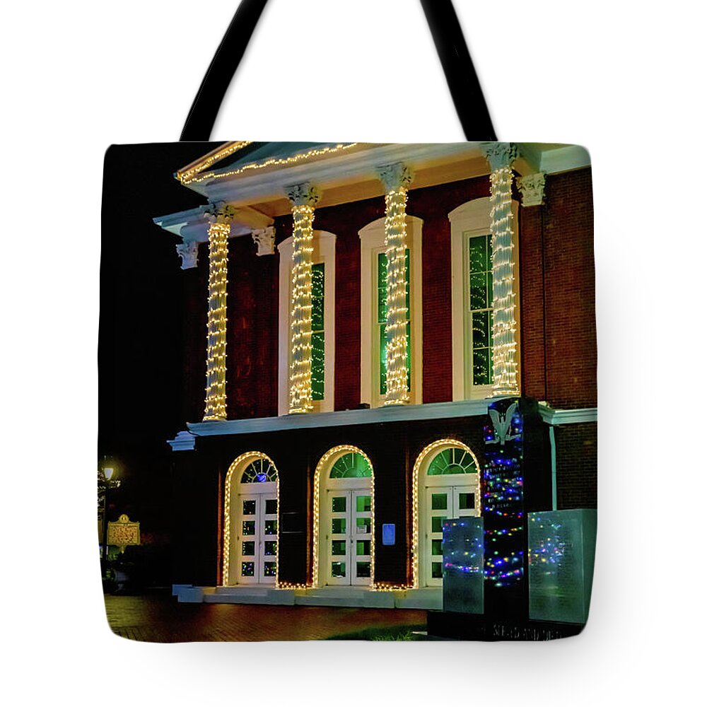Boyle County Courthouse Entrance Christmas Tote Bag featuring the photograph Boyle County Courthouse Entrance Christmas by Sharon Popek
