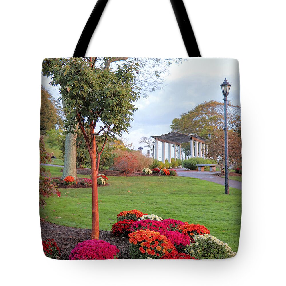 Brewster Gardens Tote Bag featuring the photograph Brewster Gardens in October by Janice Drew