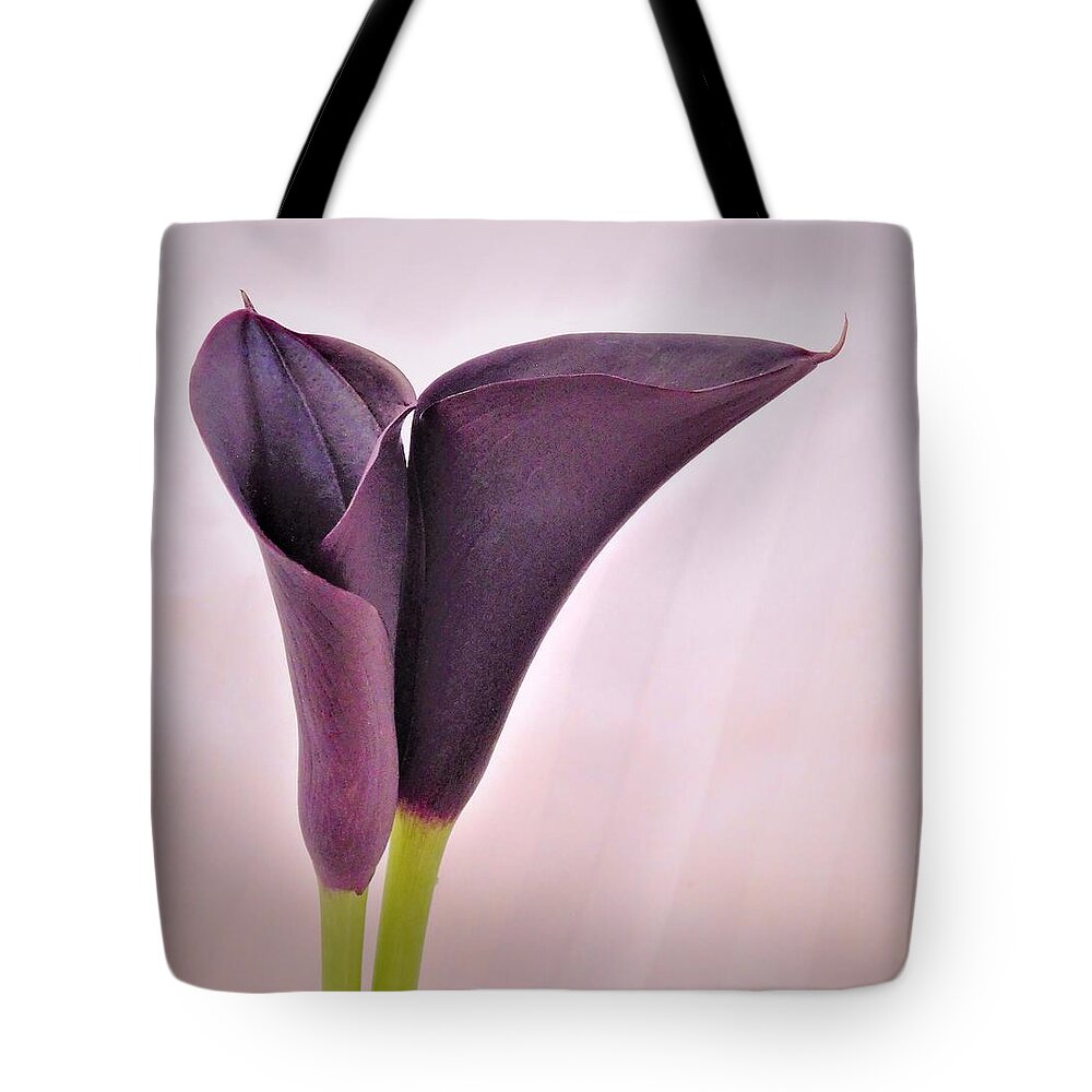 - Calla Lilies Tote Bag featuring the photograph - Calla Lilies by THERESA Nye