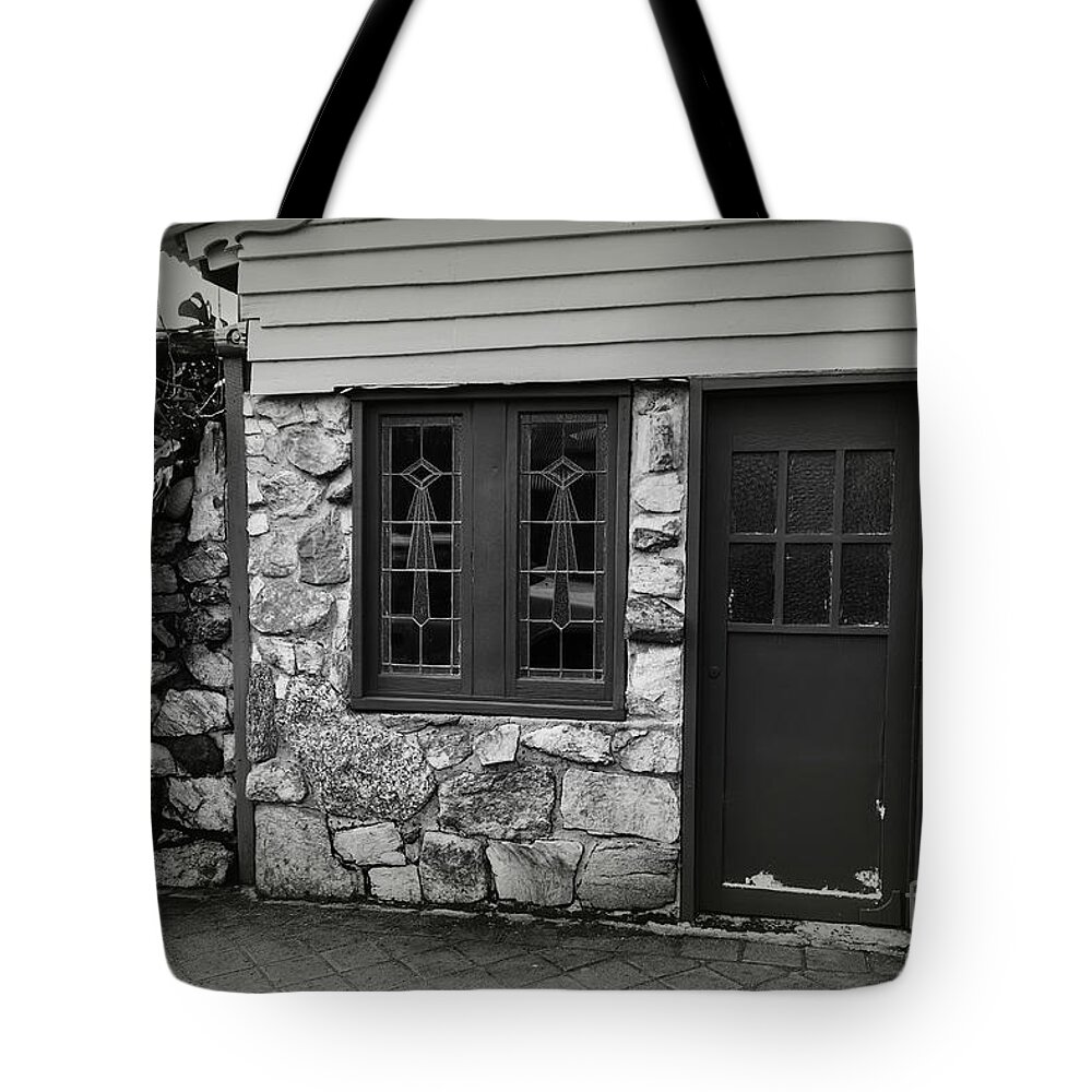 Building Tote Bag featuring the photograph Cottage, Nannup, Western Australia #2 by Elaine Teague