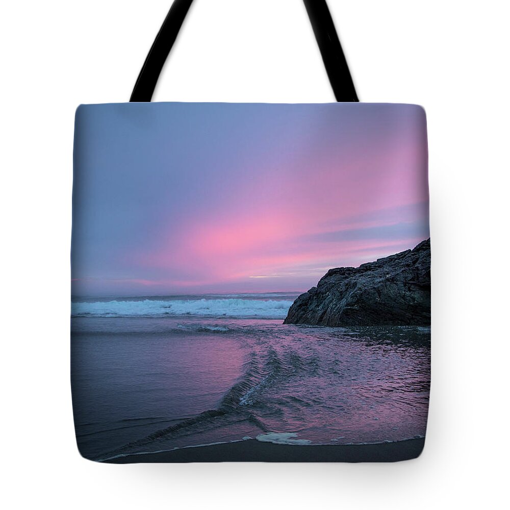 2018 Tote Bag featuring the photograph Cotton Candy Sunset by Gerri Bigler