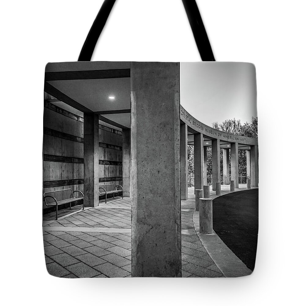 Crystal Bridges Tote Bag featuring the photograph Crystal Bridges Colonnade - Black And White - Bentonville Arkansas by Gregory Ballos