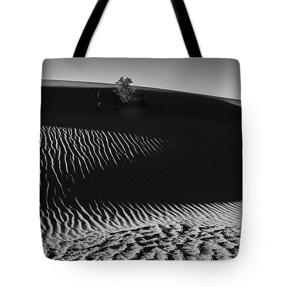 California Tote Bag featuring the photograph Death Valley - Contrast No. 9 by Peter Tellone