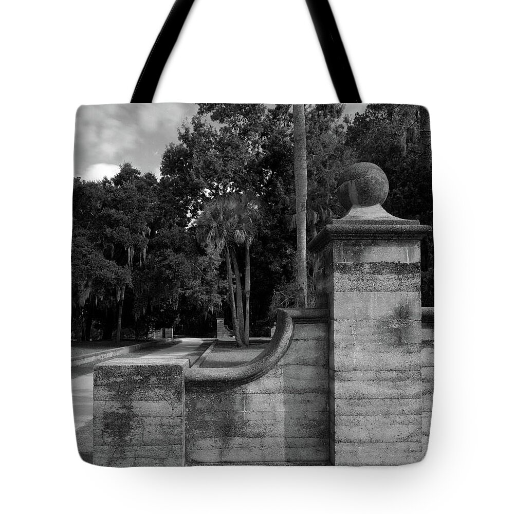 Building Tote Bag featuring the photograph Dungeness Gate, Cumberland Island, 2005 by John Simmons