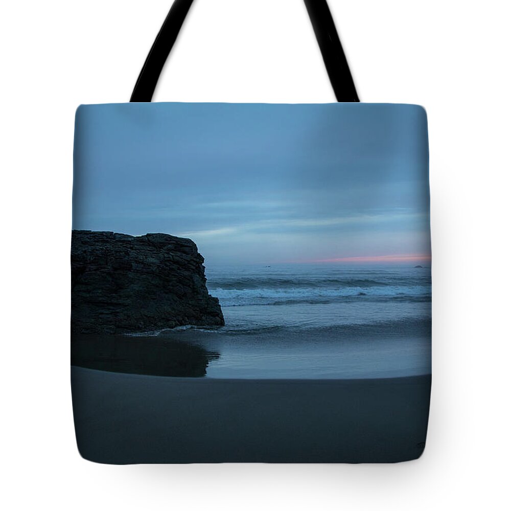 2018 Tote Bag featuring the photograph Dusk at Bandon Beach by Gerri Bigler