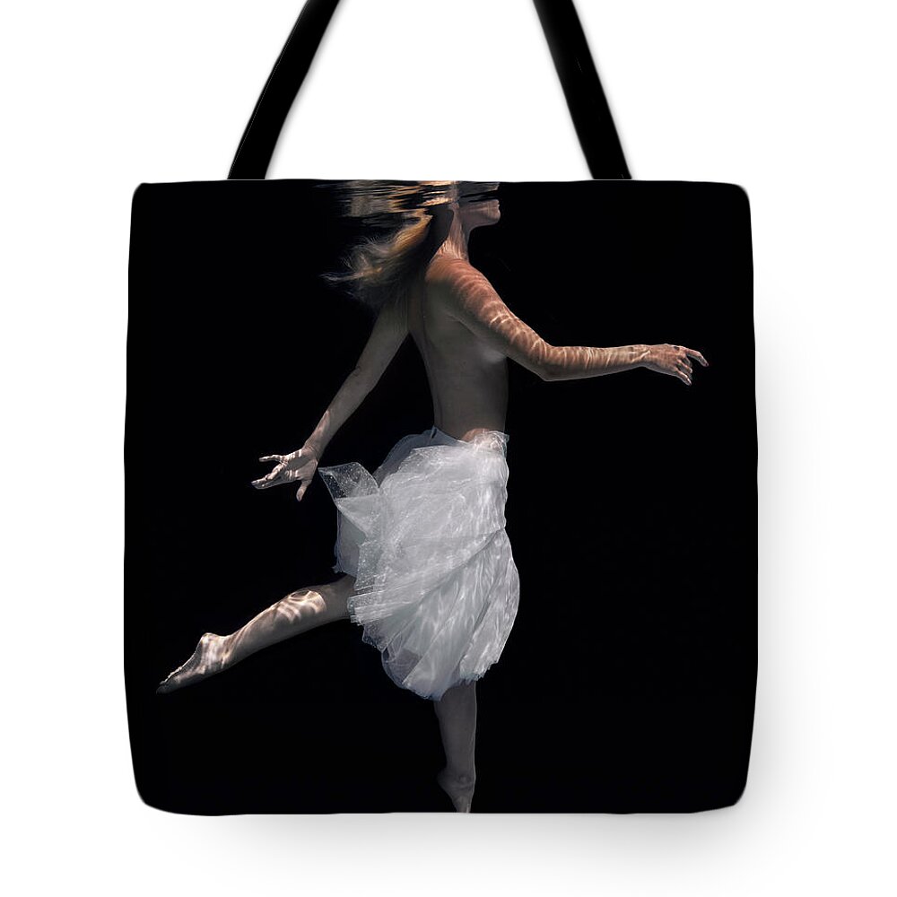 Underwater Tote Bag featuring the photograph Elegance by Gemma Silvestre