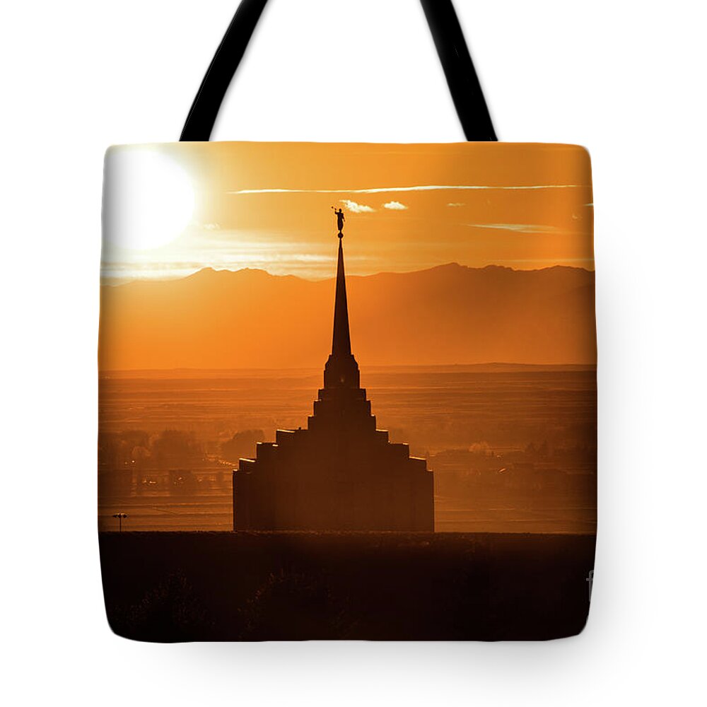 Horizontal Tote Bag featuring the photograph Evening Silhouette - Rexburg Idaho Temple by Bret Barton