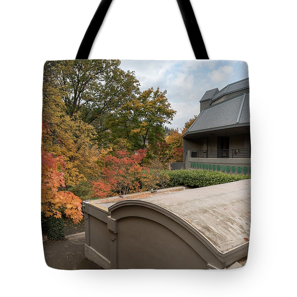 Ashland Tote Bag featuring the photograph Fall colors behind the Elizabethan Theater by Alessandra RC