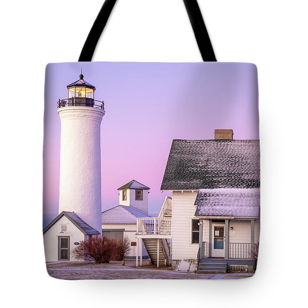 Tibbetts Point Lighthouse Tote Bag featuring the photograph Five Below by Rod Best