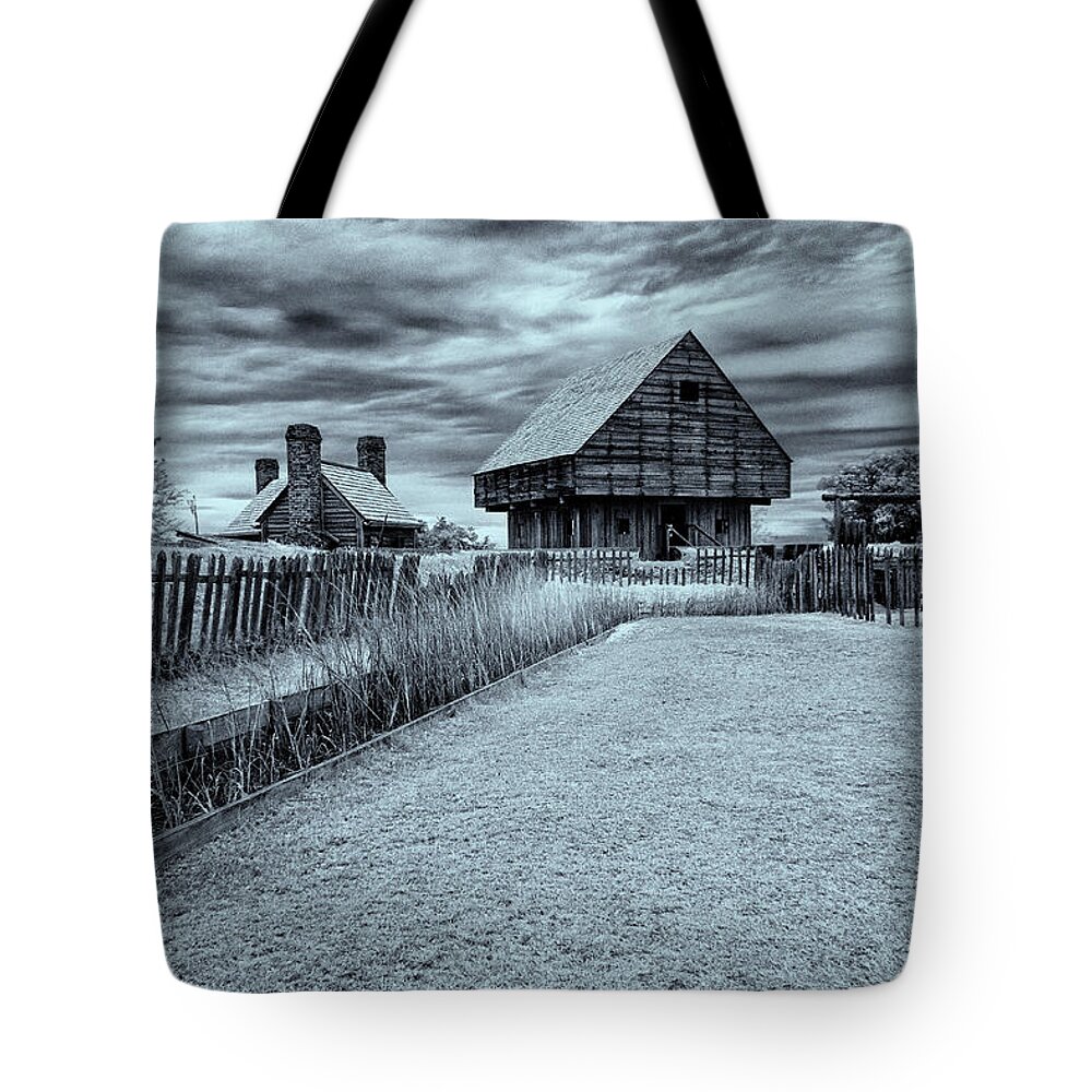 Marietta Georgia Tote Bag featuring the photograph Fort King George by Tom Singleton