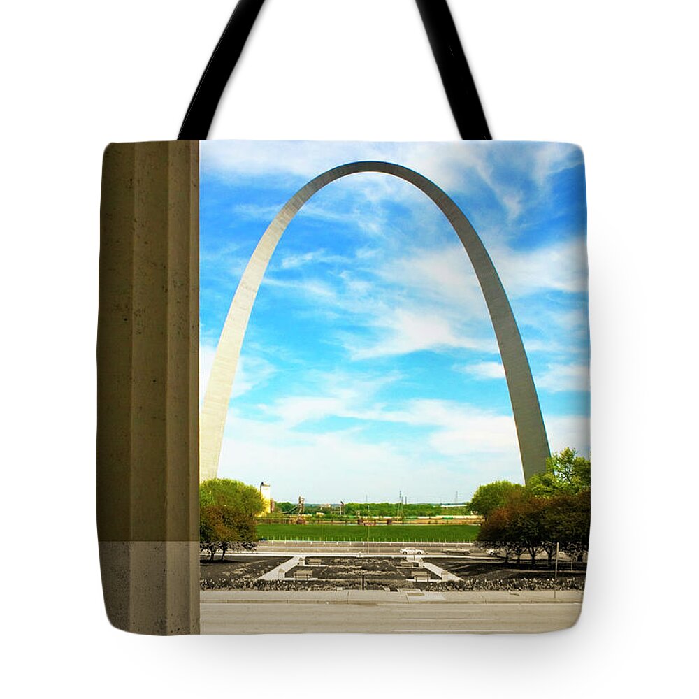 Architecture Tote Bag featuring the photograph Gateway Arch Old Courthouse Columns by Patrick Malon
