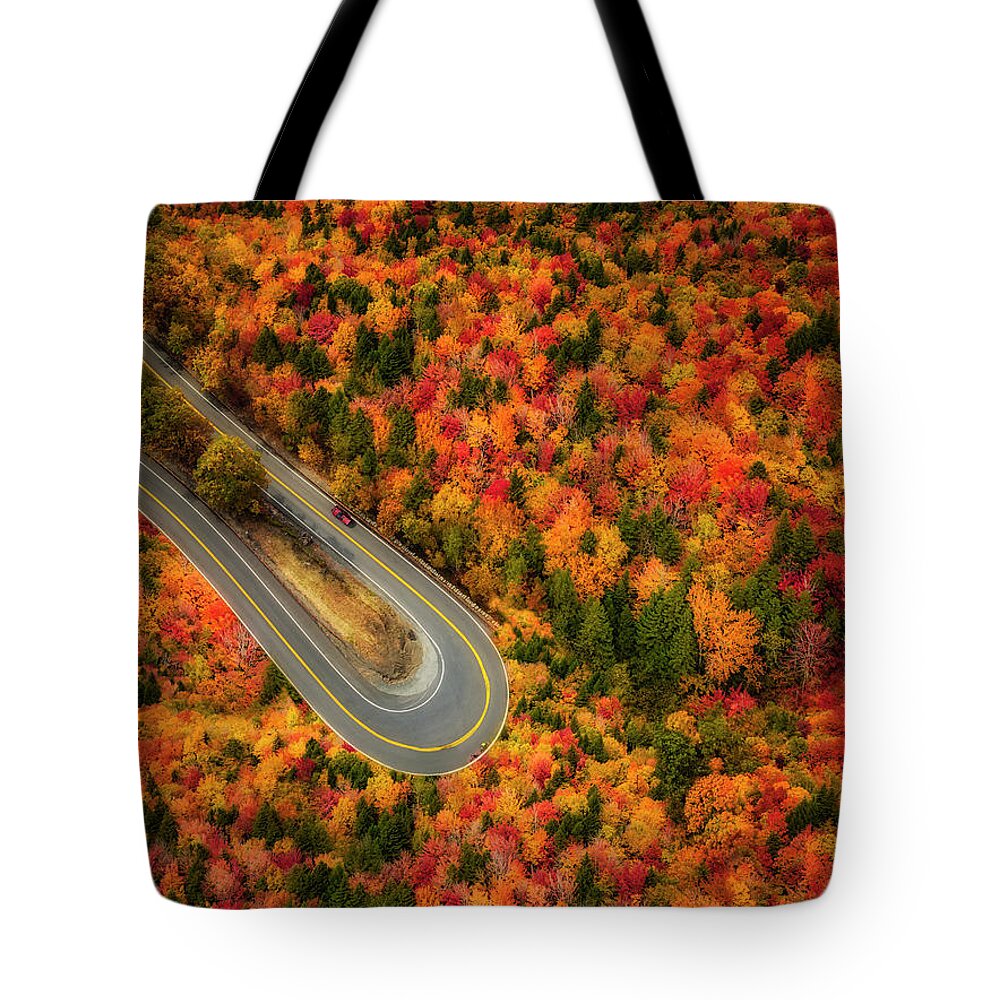 New York Tote Bag featuring the photograph Hairpin Turn NY by Susan Candelario