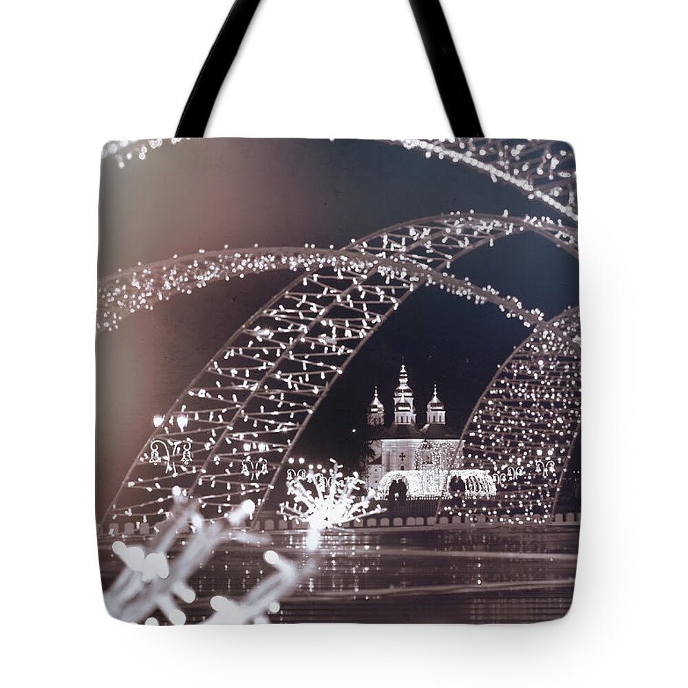 Cityscape Tote Bag featuring the photograph Holiday Eve by Andrii Maykovskyi
