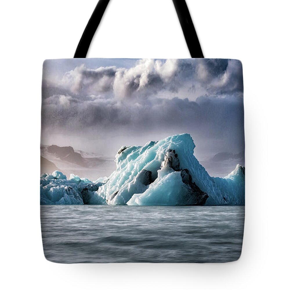 Breiðamerkurjökull Tote Bag featuring the photograph Iceberg Sunset by Dee Potter