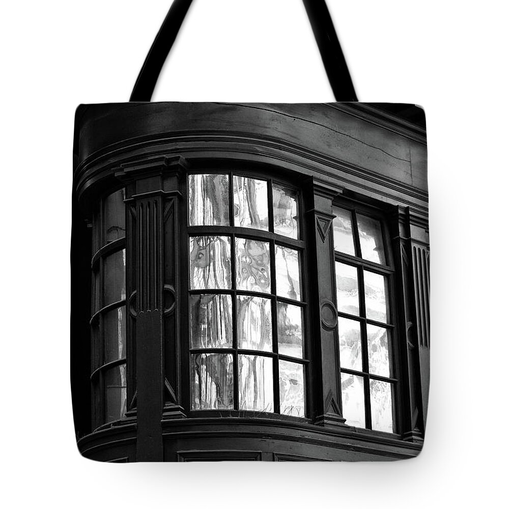 Glasgow Central Station Tote Bag featuring the photograph Interior Detail - Glasgow Central Station by Yvonne Johnstone