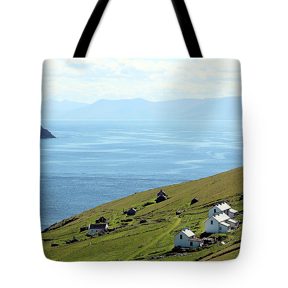  Tote Bag featuring the photograph Ireland 40 by Eric Pengelly