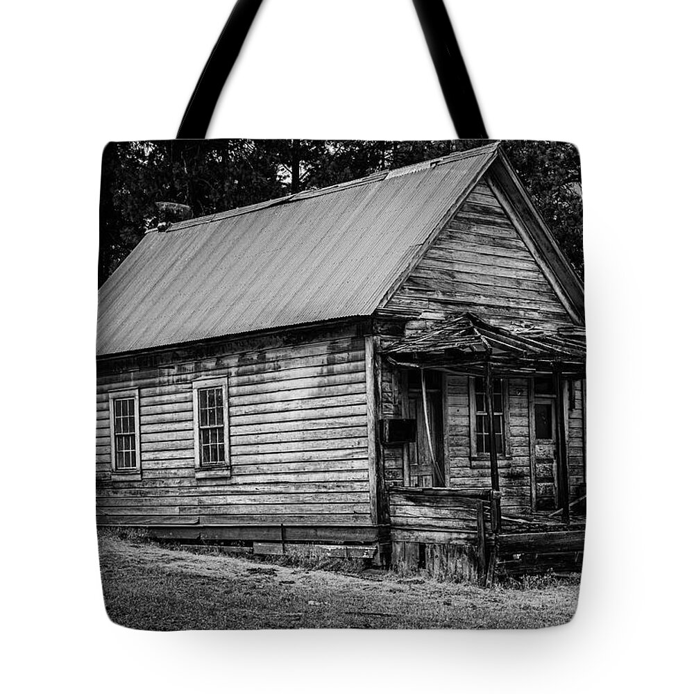 Abandoned Tote Bag featuring the photograph Jess Valley Ranch House by Mike Lee