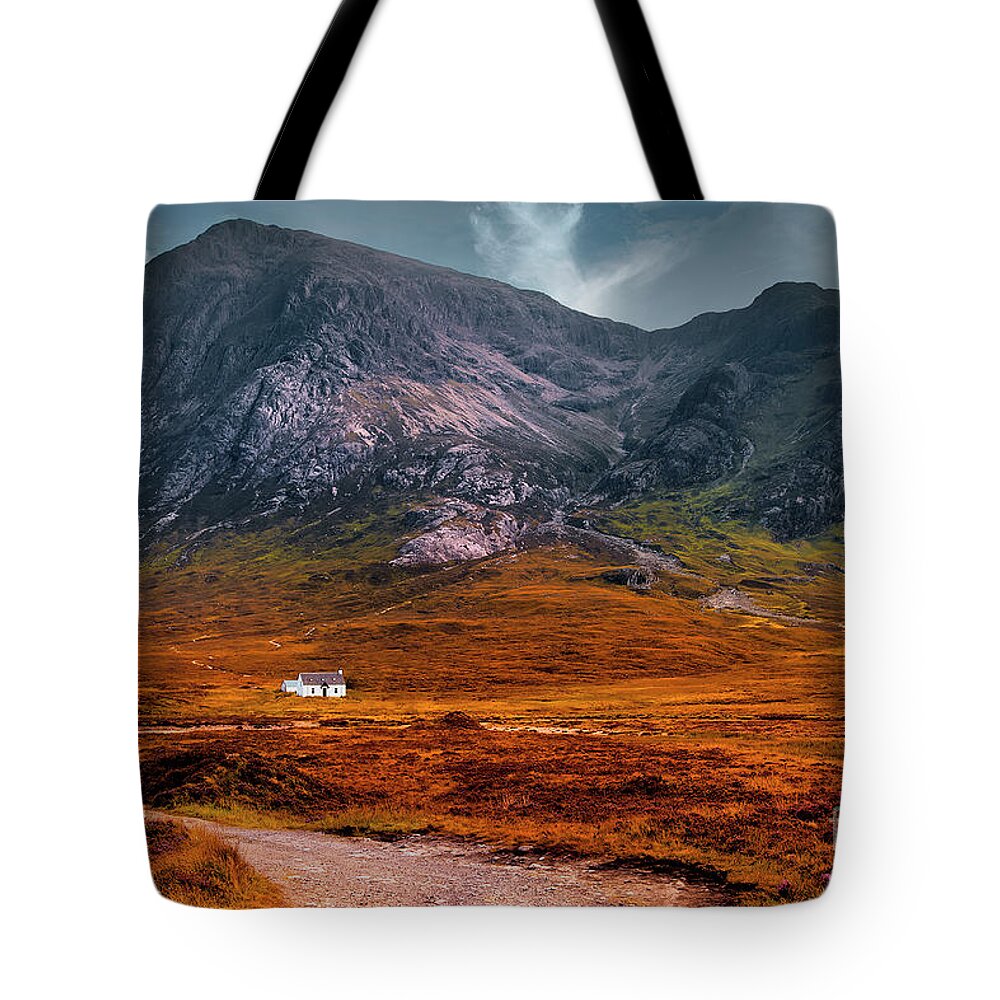 Glencoe Tote Bag featuring the photograph Lagangarbh, Buachaille Etive Mor by Kype Hills