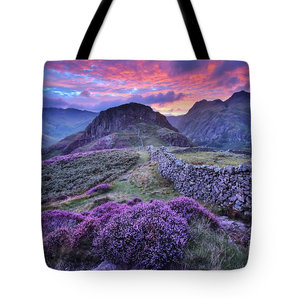 Sky Tote Bag featuring the photograph Lingmoor Fell 1.0 by Yhun Suarez