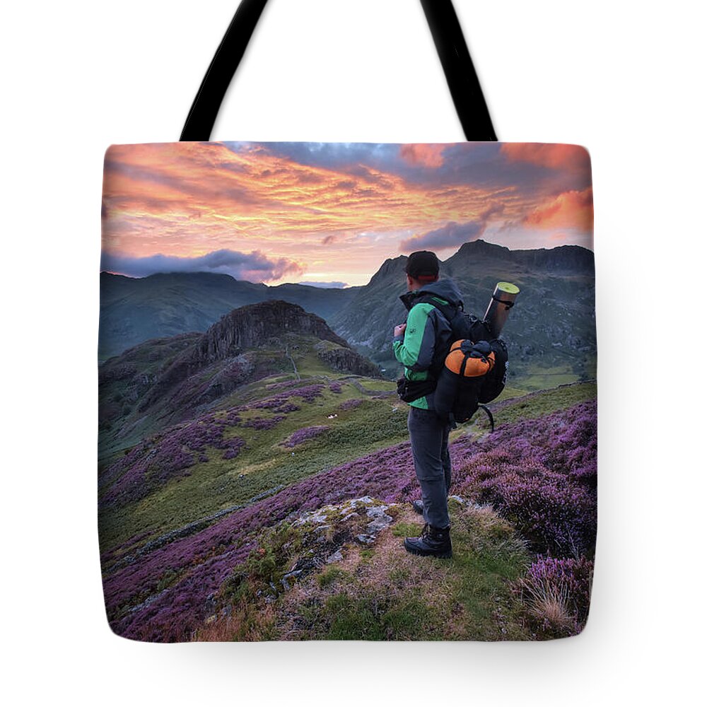 Sky Tote Bag featuring the photograph Lingmoor Fell 3.0 by Yhun Suarez