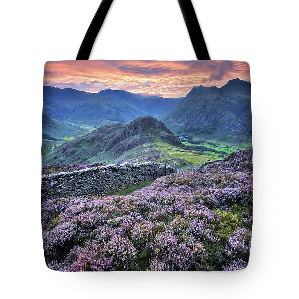 Sky Tote Bag featuring the photograph Lingmoor Fell 5.0 by Yhun Suarez