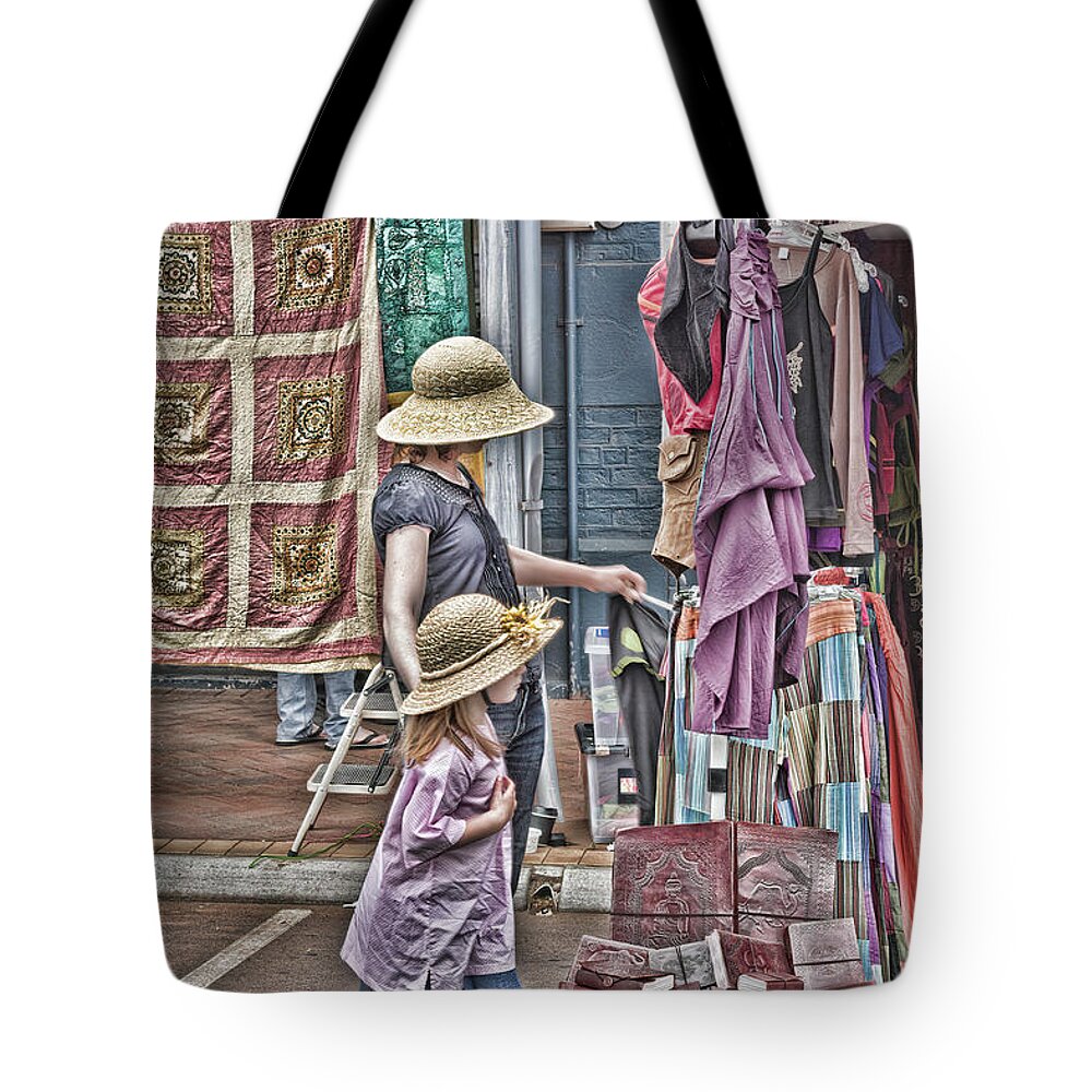 Hat Tote Bag featuring the photograph Matching Hats by Elaine Teague