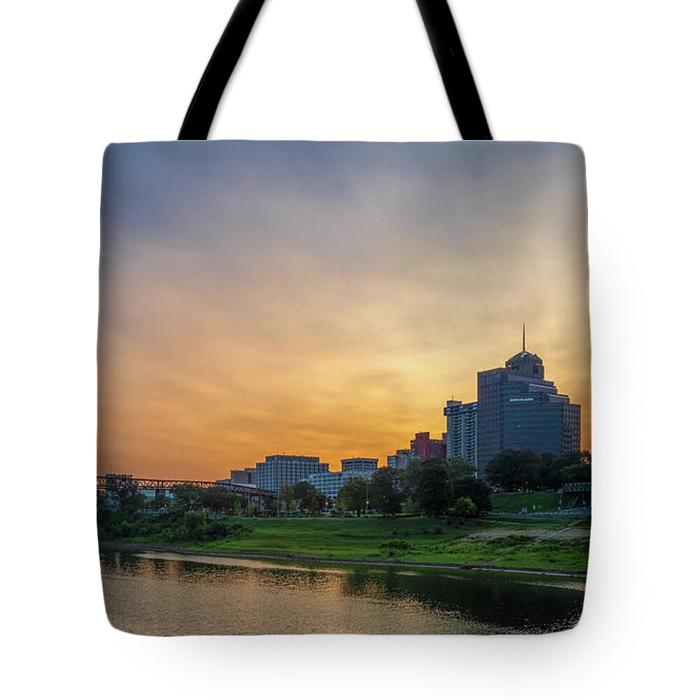 Sunrise Tote Bag featuring the photograph Memphis Sunrise by Rod Best