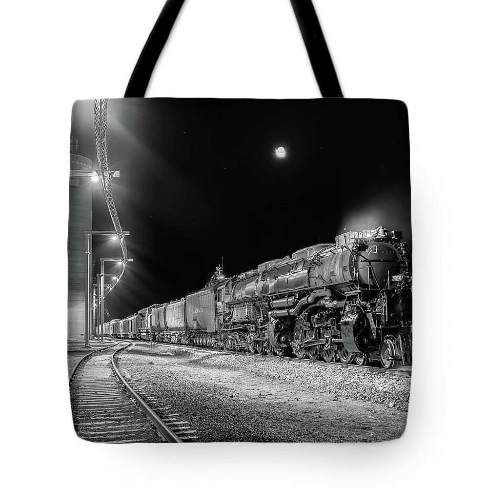 Big Boy Tote Bag featuring the photograph Midnight Rest by Darren White