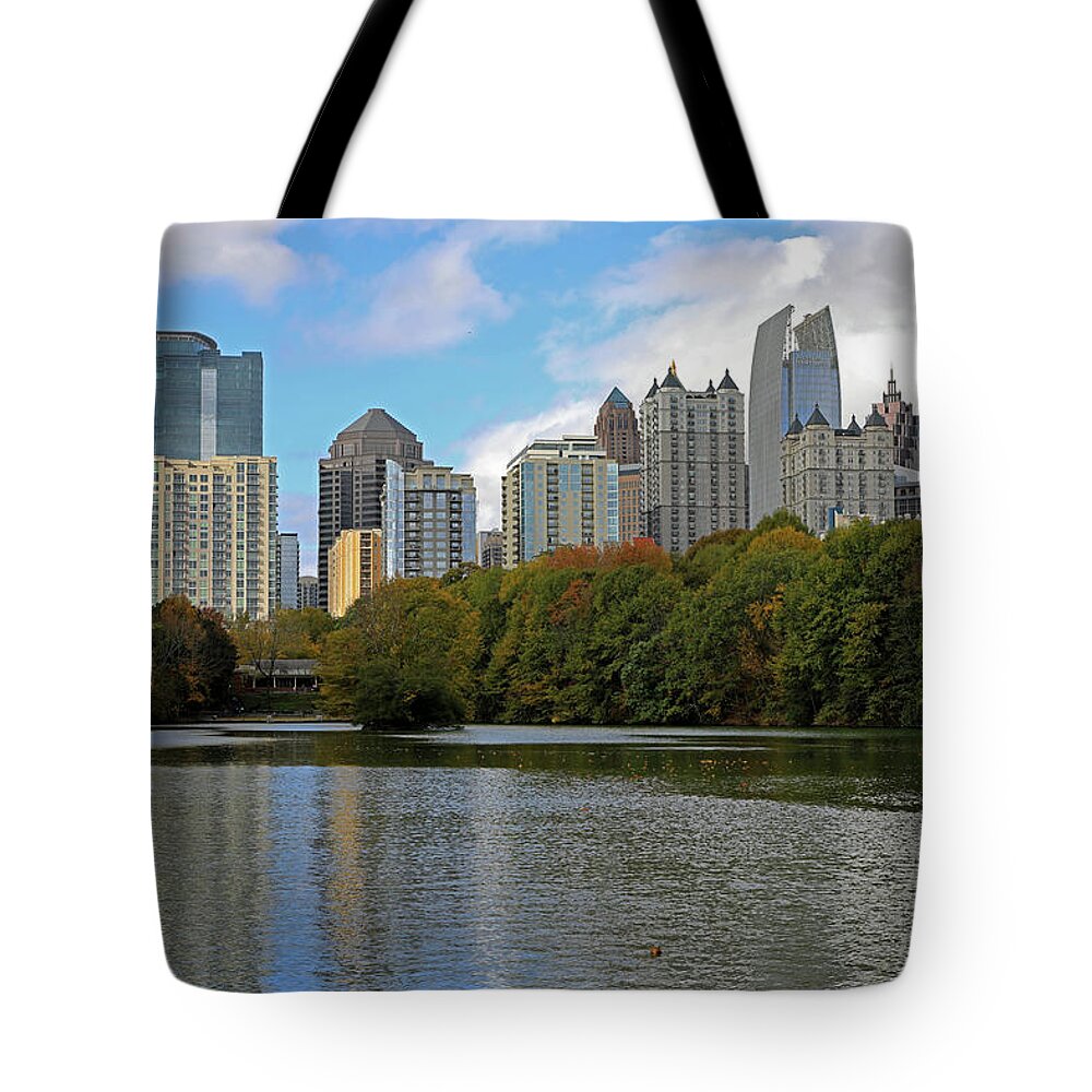 Atlanta Tote Bag featuring the photograph Midtown Atlanta - Piedmont Park by Richard Krebs