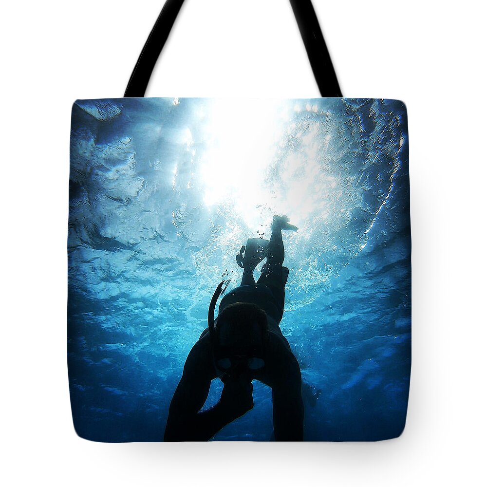 Travel Tote Bag featuring the photograph Off the Deep End by Devin Wilson