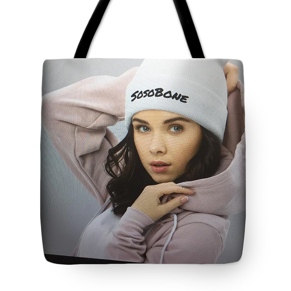  Tote Bag featuring the photograph Oh So Finee by Trevor A Smith