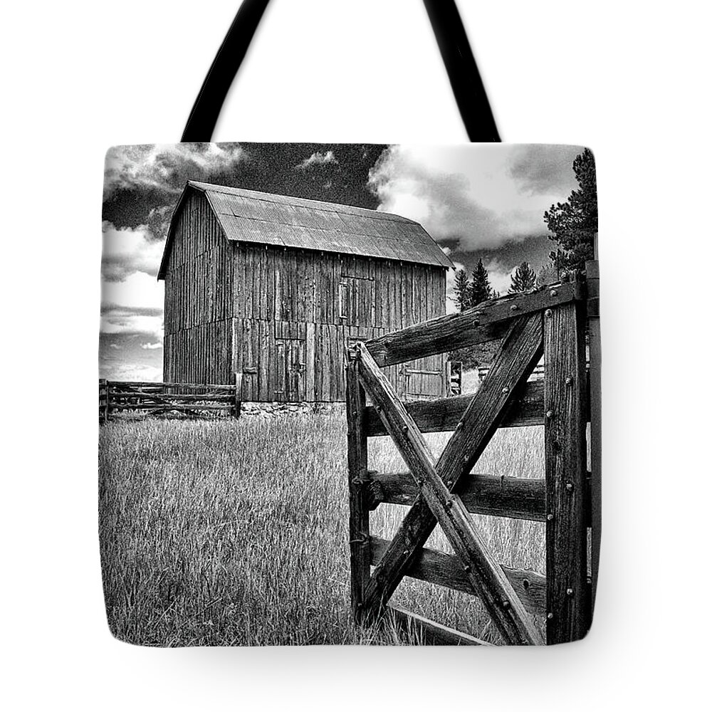 Barn Tote Bag featuring the photograph Old Barn, Colorado by Bob Falcone