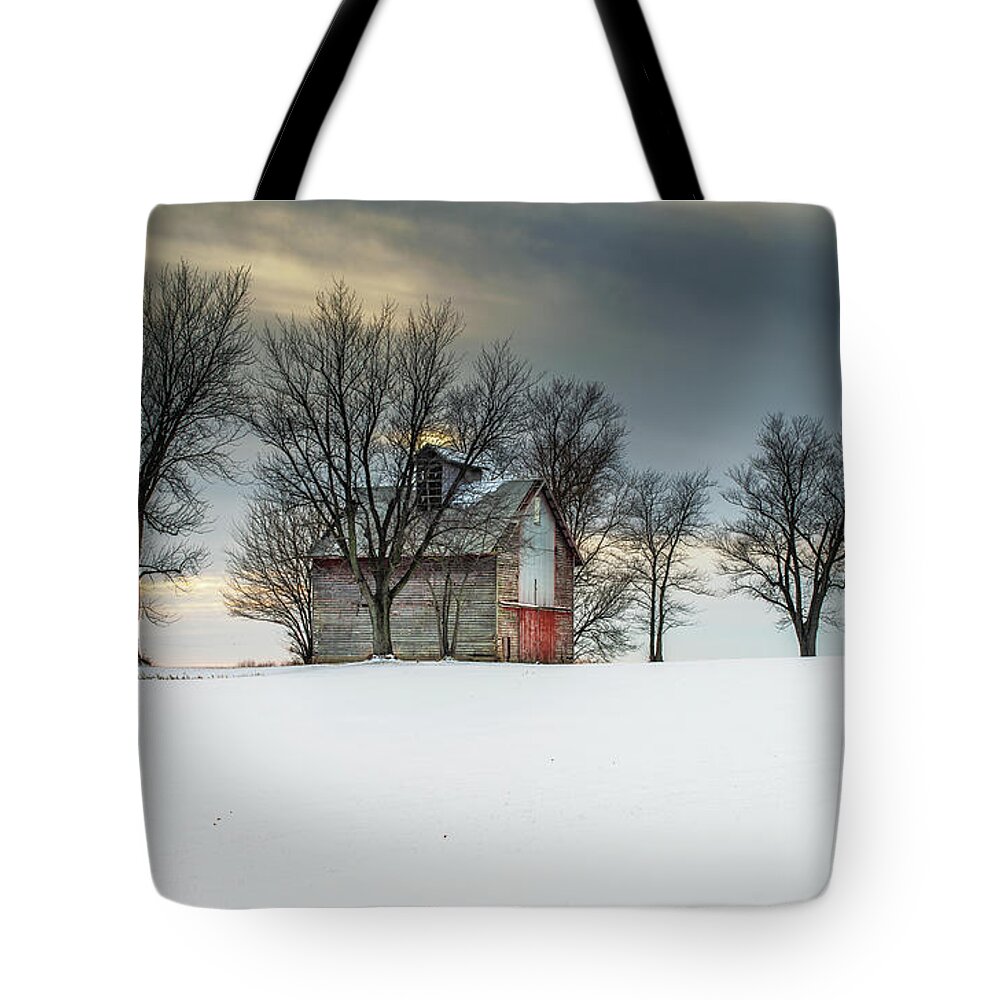 Old Barn Tote Bag featuring the photograph Old Barn in the Sunset by Sandra Rust
